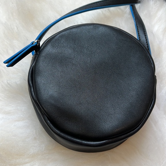 Hanna Anderson purse with zipper and floral design - Picture 4 of 8